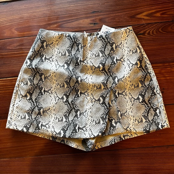 Cloud Ten Pants - NWT Cloud 10 Snake Print Skort, Size S, Gray/Off White